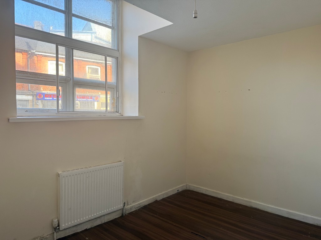 Lot: 119 - LEASEHOLD GROUND FLOOR TWO-BEDROOM APARTMENT - Bedroom one